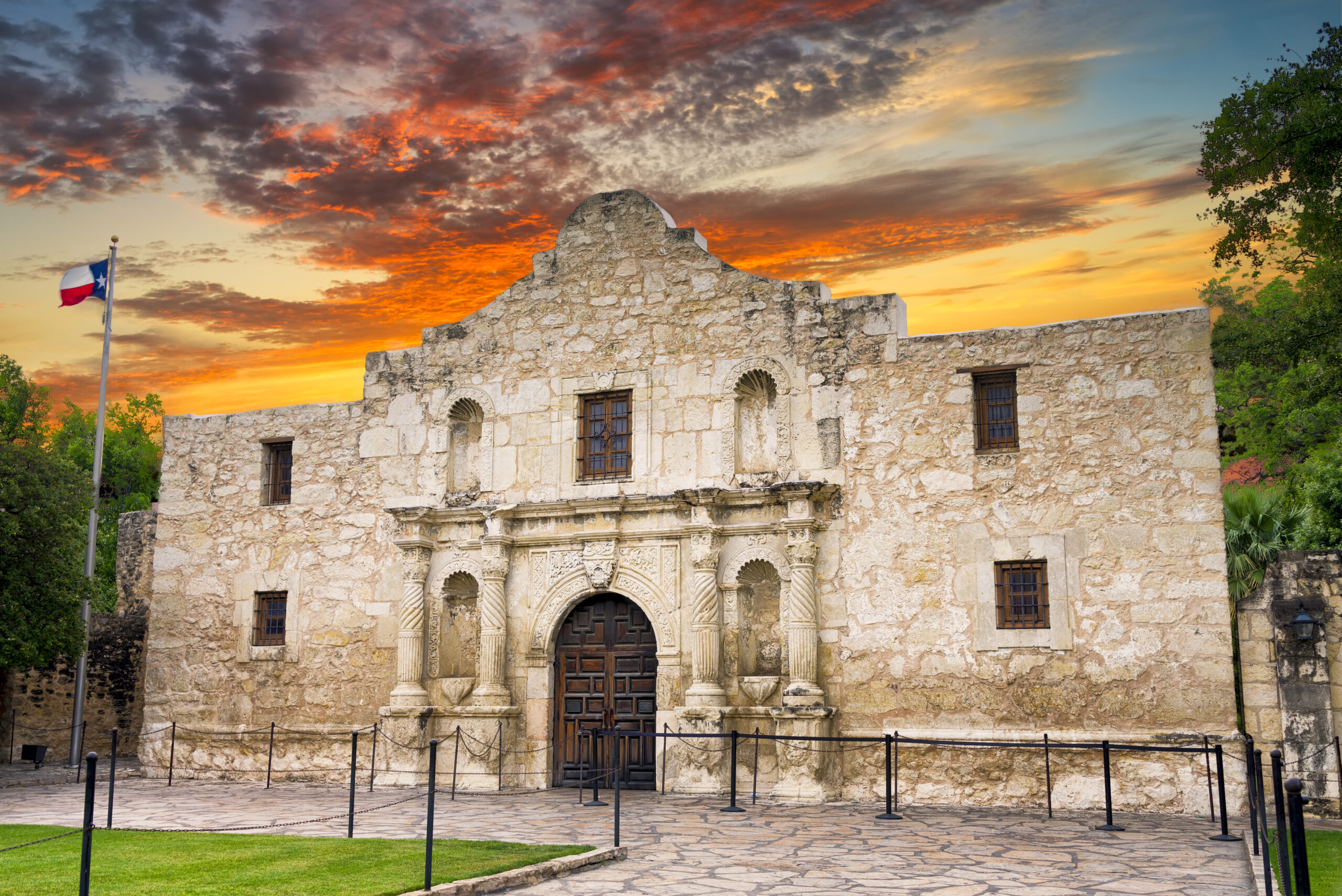 Exterior,View,Of,The,Historic,Alamo,Shortly,After,Sunrise